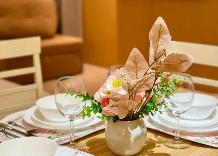 Apartment Venice Luxe King Bed Retreat, Netflix, Kitchen, Pool Access, 3 Guests Only Manila