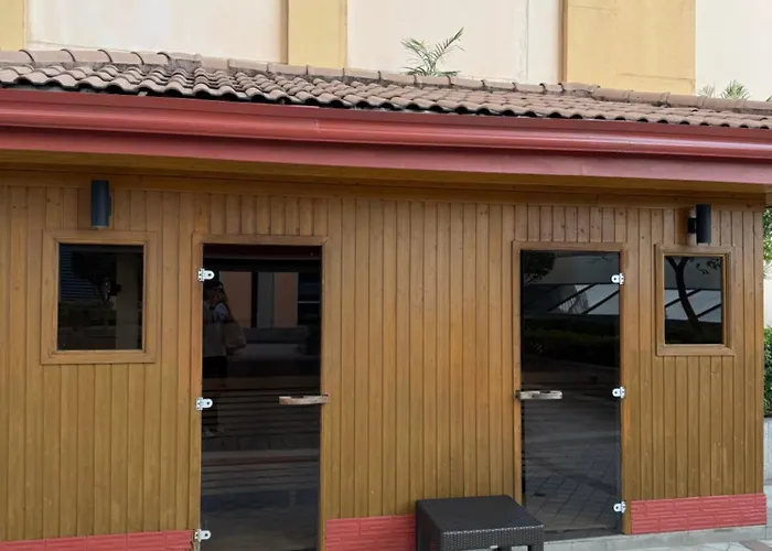 Apartment Venice Luxe King Bed Retreat, Netflix, Kitchen, Pool Access, 3 Guests Only Manila