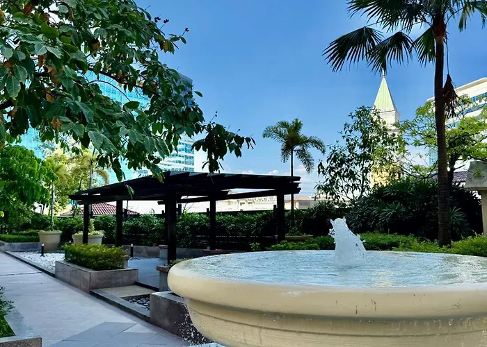Venice Luxe King Bed Retreat, Netflix, Kitchen, Pool Access, 3 Guests Only
