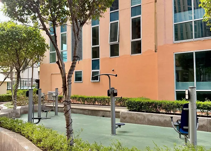 Apartment Venice Luxe King Bed Retreat, Netflix, Kitchen, Pool Access, 3 Guests Only *