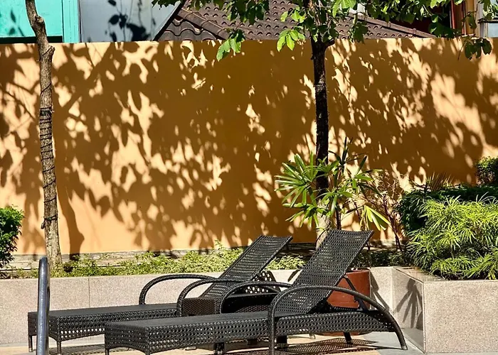 Venice Luxe King Bed Retreat, Netflix, Kitchen, Pool Access, 3 Guests Only Apartment *