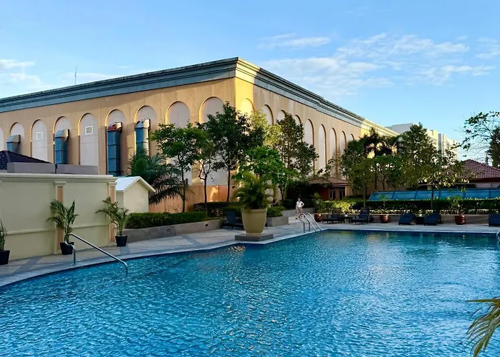 Venice Luxe King Bed Retreat, Netflix, Kitchen, Pool Access, 3 Guests Only